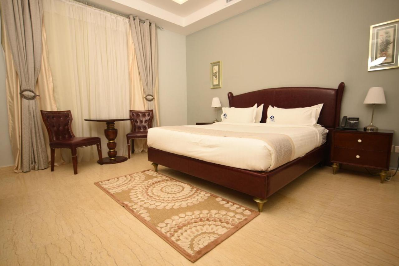 Hotel & Resort Golden Marina 廷布 外观 照片